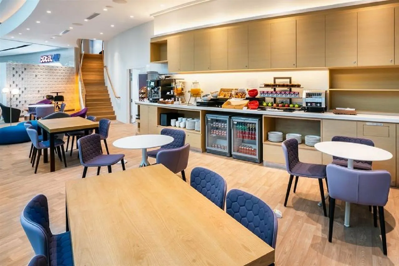 Yotelair Singapore Changi Airport Landside Hotel